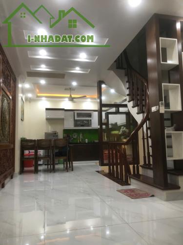 Bán Nhà Phân Lô Ngõ 381 Nguyễn Khang, Cầu Giấy_Nhà Đẹp 5 Tầng_Full Nội Thất, 40m2, 12.2 Tỷ