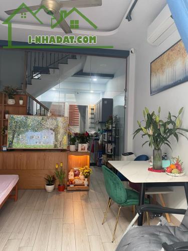 ĐỊNH CƯ Bán Nhà Đẹp 4 Tầng Xe Hơi Thông Huỳnh Văn Bánh, 43m2, 8 Tỷ