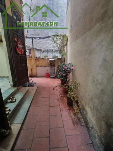 Tôn Thất Tùng, Đống Đa, toàn gỗ thịt, mặt tiền rộng 5,4m, diện tích to 58 m2