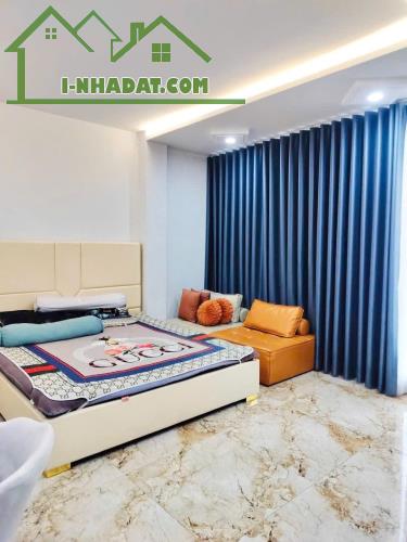 BÁN GẤP TOÀ NHÀ VĂN PHÒNG 8 TẦNG - DT 190m2 NỞ HẬU - MẶT TIỀN ĐƯỜNG NGUYỄN VĂN NGHI