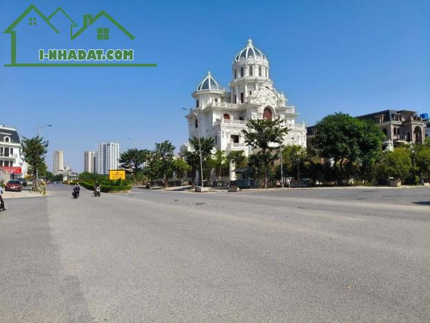 Bán Biệt Thự KĐTM Phú Lương Hà Đông Nội Thất Vip Vỉa Hè Rộng 200m², 240m2 Giá Nhỉnh 40 tỷ