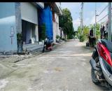 Bá n nhà 2 tầng cửa trước view đồng lúa mênh mông , đằng sau hồ điều hòa mát đỉnh