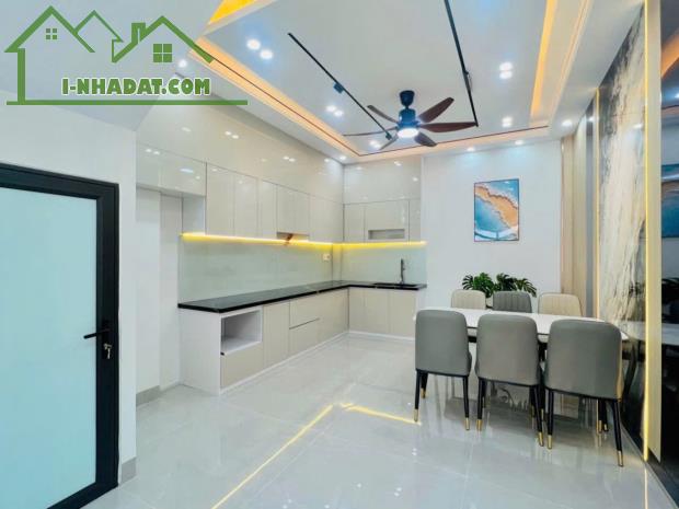 Bán nhà 4 tầng lô góc ô tô đỗ cửa phố Ngô Kim Húc - 1