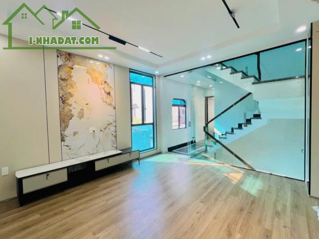 Bán nhà 4 tầng lô góc ô tô đỗ cửa phố Ngô Kim Húc - 2