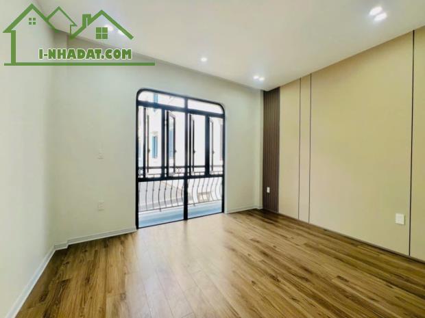 Bán nhà 4 tầng lô góc ô tô đỗ cửa phố Ngô Kim Húc - 4