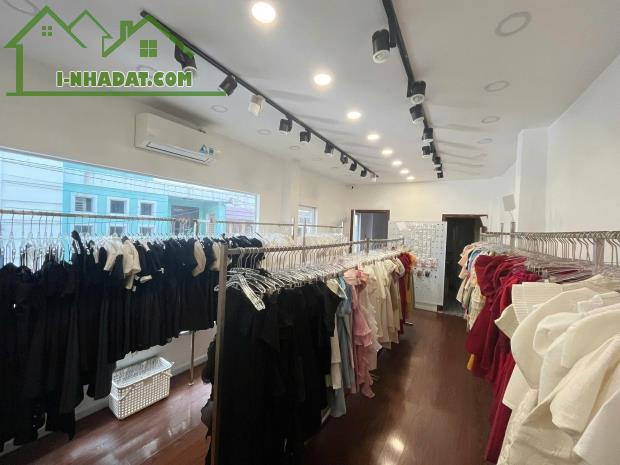 Minh cần sang nhượng shop thời trang Địa chỉ : Lê Văn Sỹ, Phường 14, Quận 3 - 1