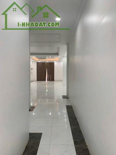CHO THUÊ MẶT BẰNG 180M2 CĂN GÓC 2 MẶT TIỀN TẠI KĐT HƯNG PHÚ - 3