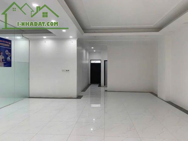 Cho thuê mặt bằng kinh doanh 180m2 căn góc 2 mặt tiền Hưng Phú