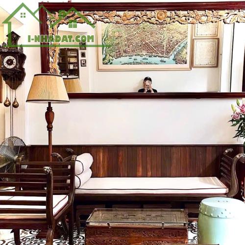 28 Triệu: thuê nguyên căn Quận 1- ĐIỆN BIÊN PHỦ CMT8- cao 5 tầng thông suốt có Lửng. VŨ - 1