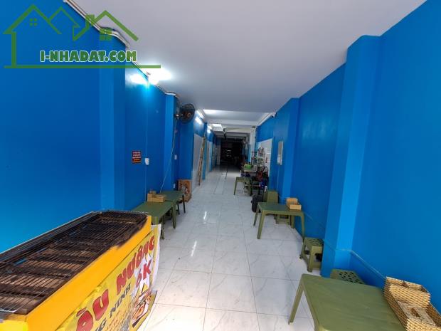 Cho thuê nhà mặt phố Văn Cao. 16tr/tháng. 2 tầng, 50m/tầng, 1 VS, vỉa hè để được 10 xe