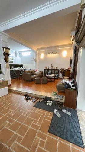 BÁN NHANH NHÀ DÂN XÂY PHỐ NGUYỄN SƠN 45M2 5T, Ô TÔ TRÁNH, VÀO NHÀ - NHỈNH 13 TỶ - 2