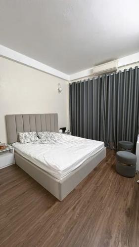 BÁN NHANH NHÀ DÂN XÂY PHỐ NGUYỄN SƠN 45M2 5T, Ô TÔ TRÁNH, VÀO NHÀ - NHỈNH 13 TỶ - 3