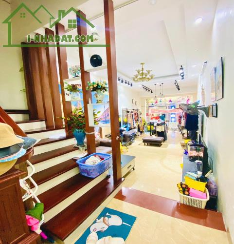 Bán nhà mặt phố Lê Thanh Nghị, 50m2, ngay ngã tư