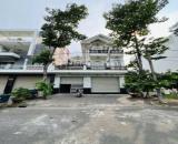 nhà 2 lầu đường A10 kdc hưng phú 1, ngang 9m dài 16m hướng đông bắc.