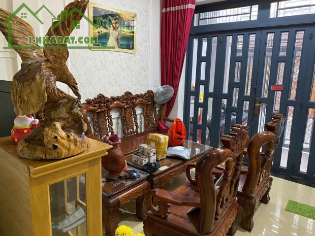 Bán nhà mới ở ngay khu phân lô đồng bộ hẻm 520 Quốc lộ 13 HBP Thủ Đức giá 8 tỷ TL
