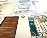 Ngõ thông nhà vuông chỉ hơn 150triệu/m quá hợp lý cho căn nhà trung tâm Hai Bà Trưng