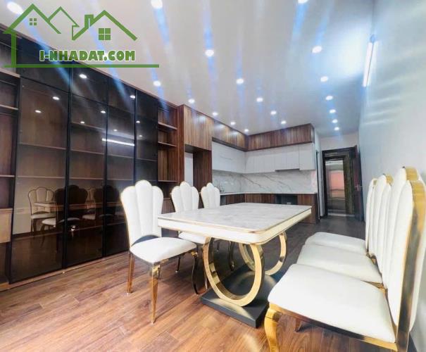 CƠ HỘI HIẾM CÓ: NHÀ PHÂN LÔ CẦU GIẤY - CÓ GARA Ô TÔ, THANG MÁY, SẴN SÀNG VÀO Ở NGAY - 1