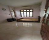 Cho thuê nhà nguyên căn Nguyễn Cao, Hai Bà Trưng, 4 tầng, 50m²/tầng, 5 ngủ, 4 VS.