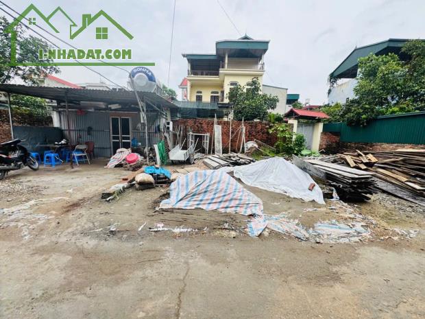 Mảnh đất ngay khu đấu giá, gần đường dẫn lên cầu tứ Liên   DT 49m   MT 5m  Đường thông - 1