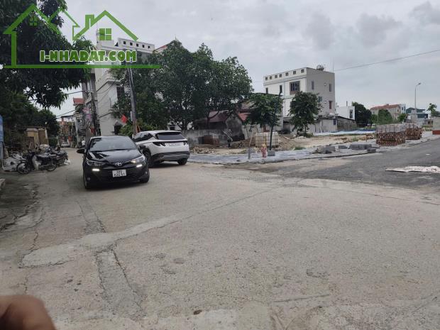 Mảnh đất ngay khu đấu giá, gần đường dẫn lên cầu tứ Liên   DT 49m   MT 5m  Đường thông - 2