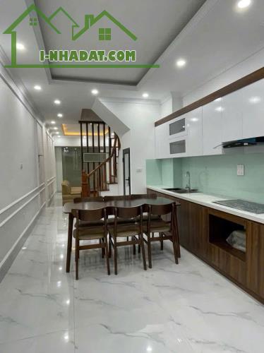 🔥 TÌM NGƯỜI CẦN THUÊ NHÀ NGỌC THỤY – 4 TẦNG – FULL ĐỒ - Ô TÔ VÀO NHÀ – 8 TRIỆU/THÁNG 🔥 - 1