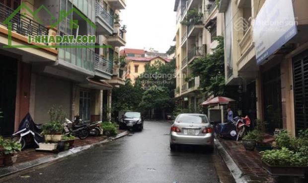 CHO THUÊ! Nhà Văn Cao 40m2 x 3T + 1 tum, Ô Tô Tránh, Kinh Doanh, Văn Phòng, Ở Tuyệt