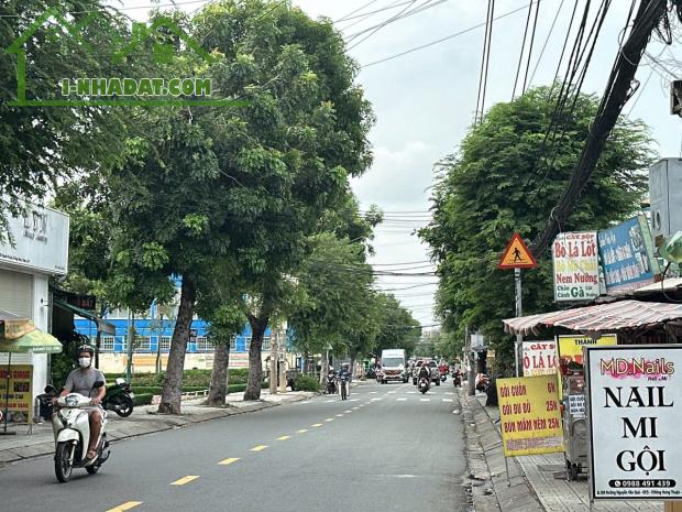 Nhỉnh 12 tỷ sở hữu MTKD sầm uất Nguyễn Văn Quá 100m2 ngang 4.1m 4 lầu gần chợ Cây Sộp.