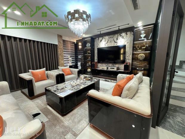 Gấp nắm rồi! Biệt thự Việt Hưng 6 tầng thang máy, gara 2 oto. 19,2 tỷ có TL