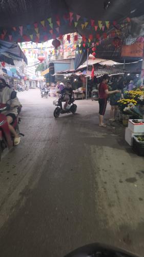 TRỤC CHÍNH KINH DOANH - Ô TÔ TRÁNH - TỔ 8 YÊN NGHĨA  - CHỢ TỔ 8 VÀNH ĐAI 4 - 60M GIÁ 9.X T