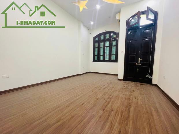 HOÀNG CẦU – 2 MẶT NGÕ Ô TÔ – KINH DOANH – DT 57m² 4 tầng MT 3.9m  26.5 tỷ