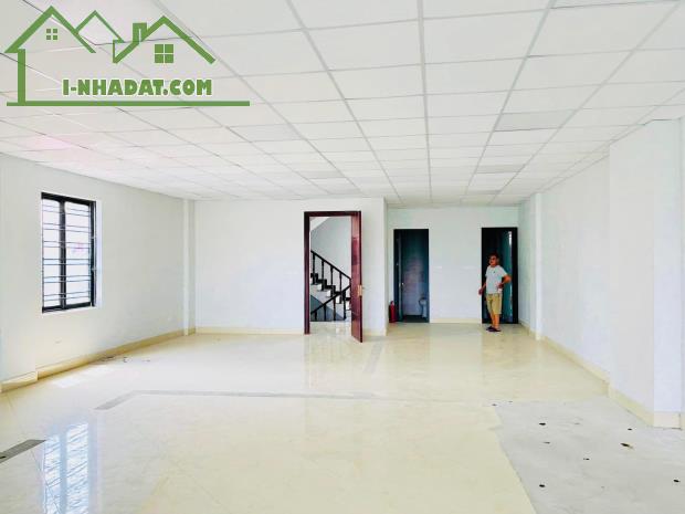 TÒA NHÀ, MẶT ĐƯỜNG, NGUYỄN VĂN CỪ, LONG BIÊN-VỈA HÈ-KD-Ô TÔ:150M X8T, MT 15M, GIÁ 99 TỶ. - 3