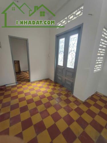 Cho thuê nhà nguyên căn mặt tiền kinh doanh đường Sinh Trung,Nha Trang ngay chợ đầmgiá16tr - 3