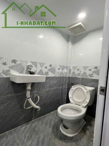 Giảm sốc 240tr! Chung cư tầng 2 Nguyễn Chí Thanh 40m2 – Quận 10 SS - 4