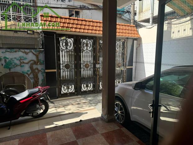 Hxh ngủ trong nhà sát mặt tiền ngang 9.5m nở hậu CN 202m2 trệt lầu giá tốt - 2