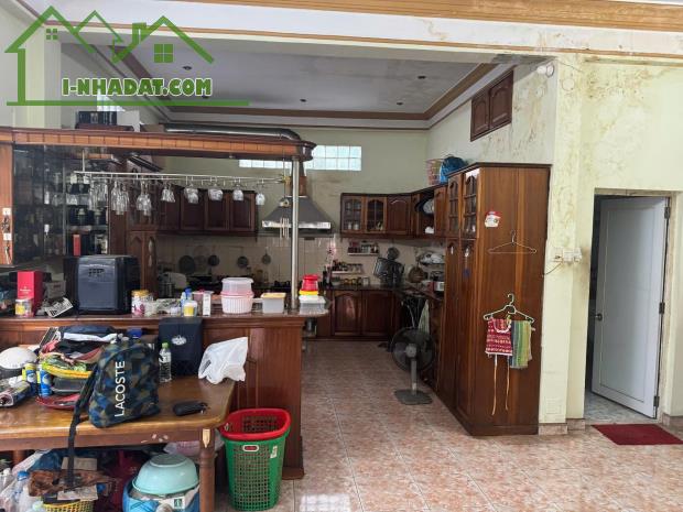Hxh ngủ trong nhà sát mặt tiền ngang 9.5m nở hậu CN 202m2 trệt lầu giá tốt - 1