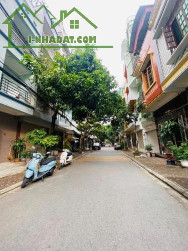 Bán Nhà Phúc Đồng 75m2 4T Lô Góc Dân Xây, Vỉa Hè rộng, Kinh Doanh, Dòng Tiền 23.x Tỷ