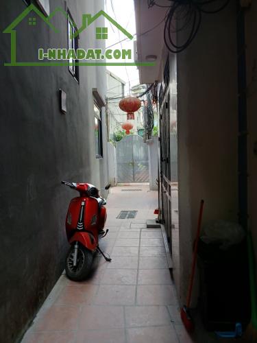 BÁN NHÀ RIÊNG NGÕ PHỐ ĐÔNG THIÊN 40M2, 3 TẦNG, 3NGUR , 3 PHỤ . SỔ ĐỎ ĐẸP. GIÁ 5,5 TỶ - 5