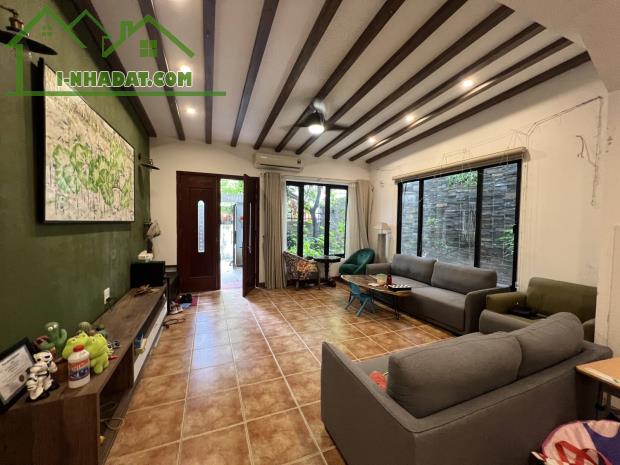 Phân Lô, Biệt Thự Phố Nguyễn Sơn, Bồ Đề, 125m2, MT6.5m, Ô Tô, Full đồ, Giá Rẻ - 2