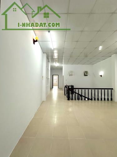 Cho thuê nhà trục chính hẻm hồ tùng mậu gần công an thành phố giá 17 triệu - 1