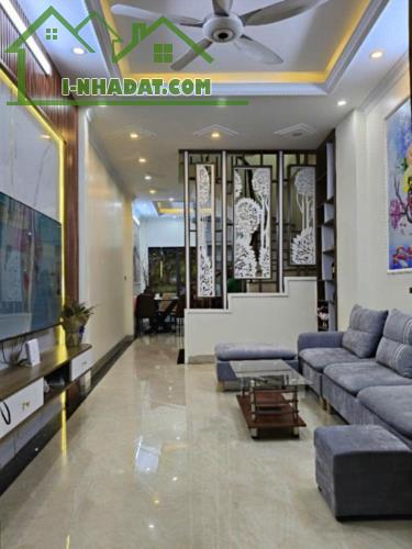 Cần bán nhà Đông Thiên 45m2 5 tầng 4pn, ô tô đỗ cửa, full nội thất, ở cực sướng