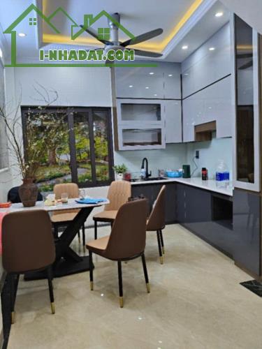 Cần bán nhà Đông Thiên 45m2 5 tầng 4pn, ô tô đỗ cửa, full nội thất, ở cực sướng - 1