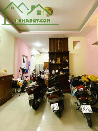 HIẾM - HẺM XE HƠI ĐẬU CỬA, KHU PL VIP HOÀNG HOA THÁM, PHAN ĐĂNG LƯU, THÍCH QUẢNG ĐỨC, PN. - 2