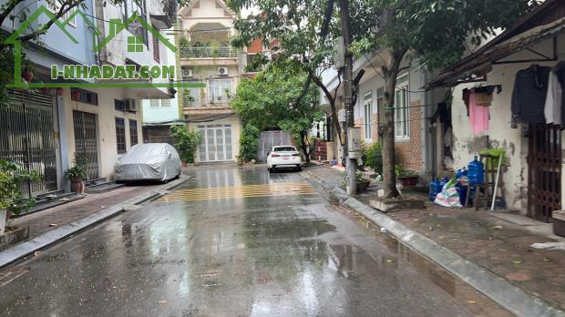 NHÀ LÔ GÓC KHU PHÂN LÔ 918 PHÚC ĐỒNG 80M, 4T, MT 5.5M, Ô TÔ THÔNG, TRÁNH CÁC NGẢ, VỈA HÈ.