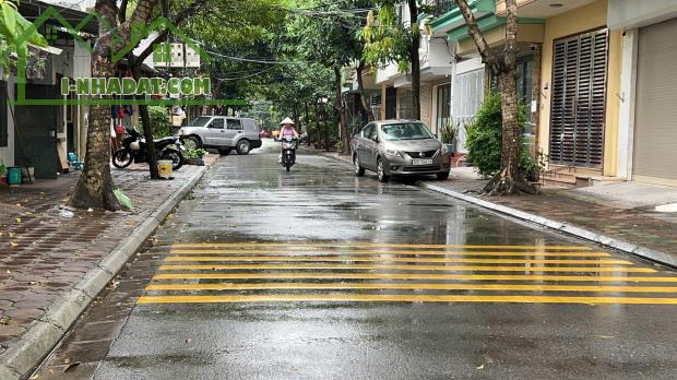 NHÀ LÔ GÓC KHU PHÂN LÔ 918 PHÚC ĐỒNG 80M, 4T, MT 5.5M, Ô TÔ THÔNG, TRÁNH CÁC NGẢ, VỈA HÈ.