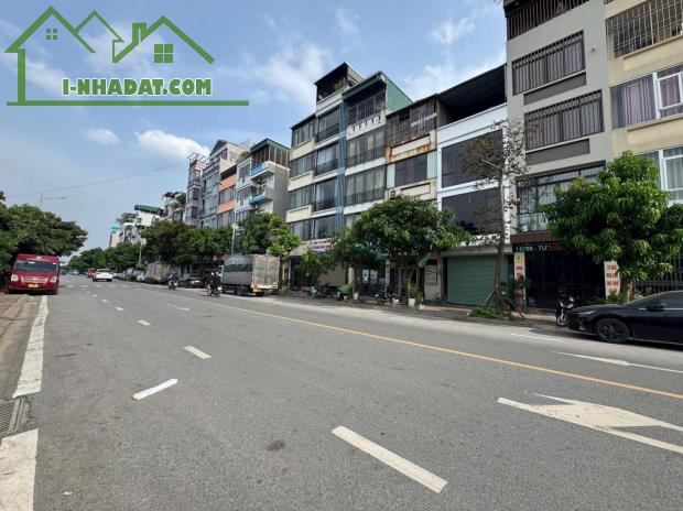 Nhà đẹp đường to kinh doanh tốt Phố Nguyễn Thời Trung DT 30m2 . Giá 11.5 tỷ