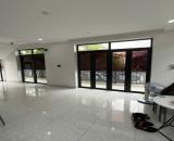 Cho thuê tầng 2 nhà mặt đường Hồ Sen , Lê Chân . Làm văn phòng , Spa, mi móng , dạy học ok