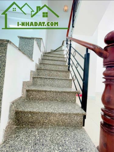 Bán gấp nhà 3 lầu ở Ngay chợ Bà Chiểu. Đường Diên Hồng, P1, Bình Thạnh. 2tỷ980. Thuê 17tr