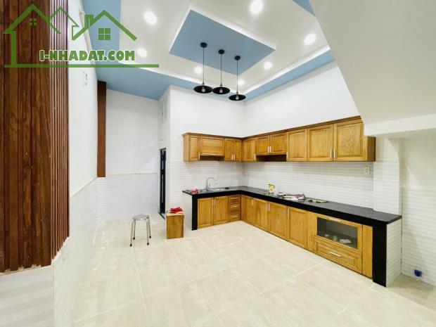 Nhà 3 tầng rộng, hẻm ô tô thông, cạnh Aeon Tân Phú, 5.8 tỷ - 1