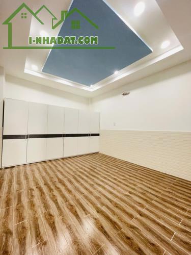 Nhà 3 tầng rộng, hẻm ô tô thông, cạnh Aeon Tân Phú, 5.8 tỷ - 5