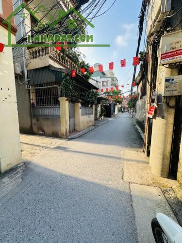 Bán nhà Bồ Đề, 30/56.4m, 4 tầng, MT 4.2m, giá chỉ 5.5 tỷ. - 1